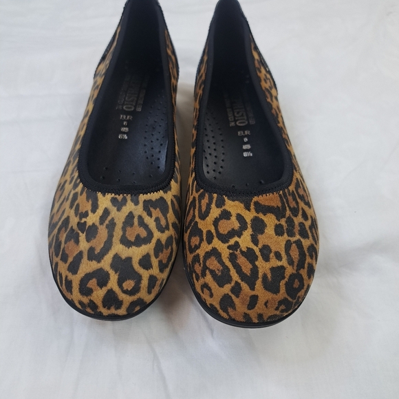 MEPHISTO Emilie Leopard Print Flats Shoes Size 8.5 - Picture 2 of 12